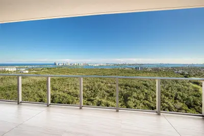2411 Laguna Cir #2404, North Miami: photo 1 of 80