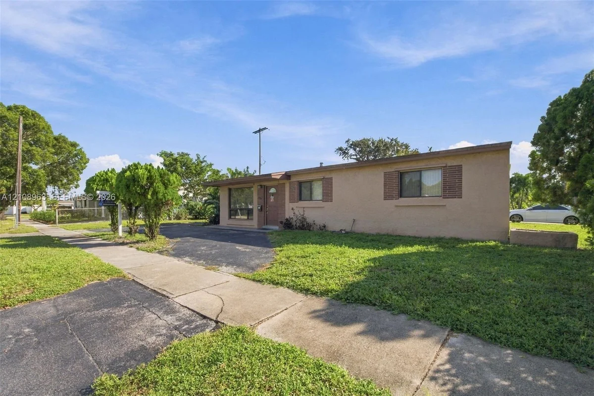 801 N 76th Ave, Hollywood: photo 1 of 23