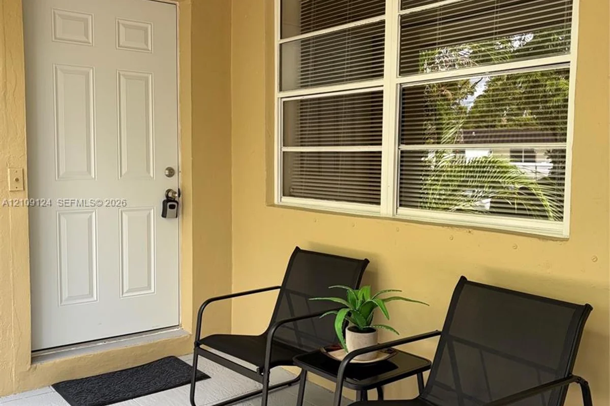 1610 NE 9th St #1, Homestead: photo 1 of 25