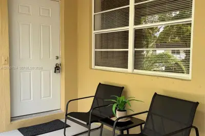 1610 NE 9th St #1, Homestead: photo 1 of 25