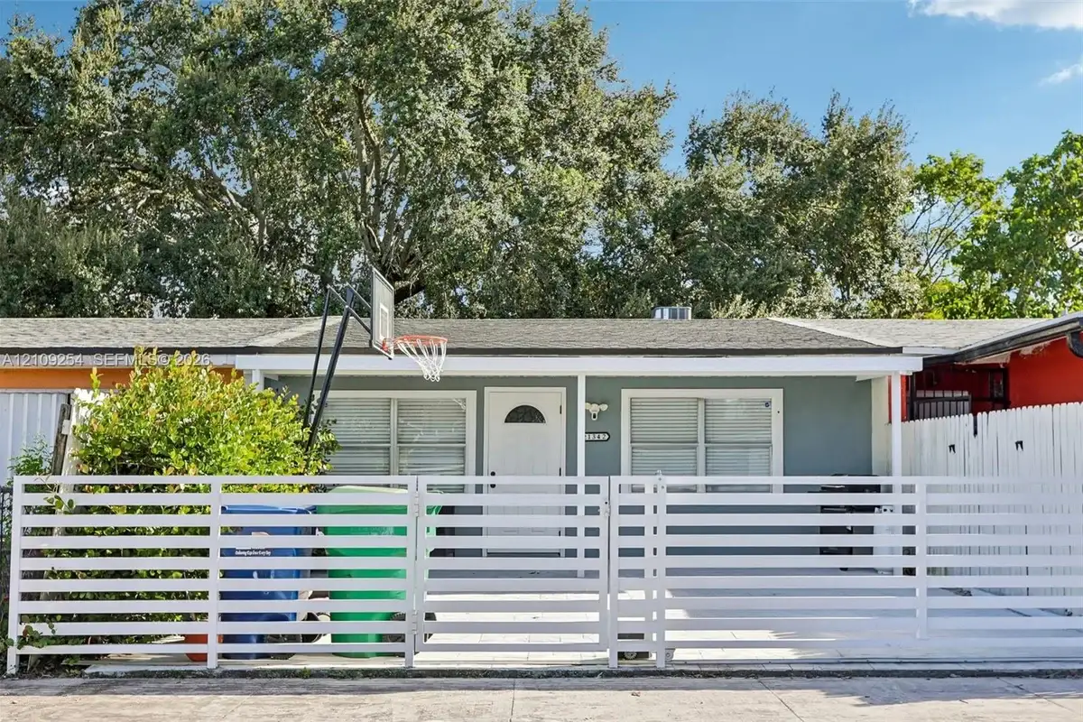 21342 NW 40th Cir Ct, Miami Gardens: photo 1 of 29