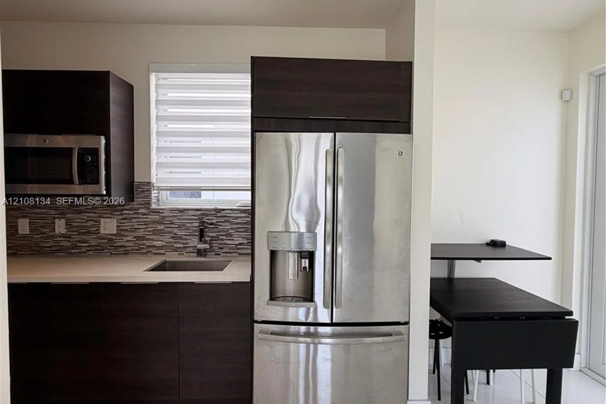 10426 NW 64th Ter, Doral: photo 1 of 17