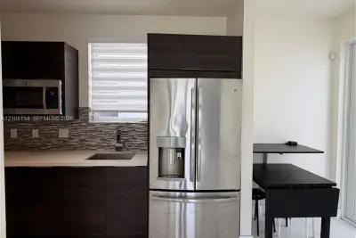 10426 NW 64th Ter, Doral: photo 1 of 17