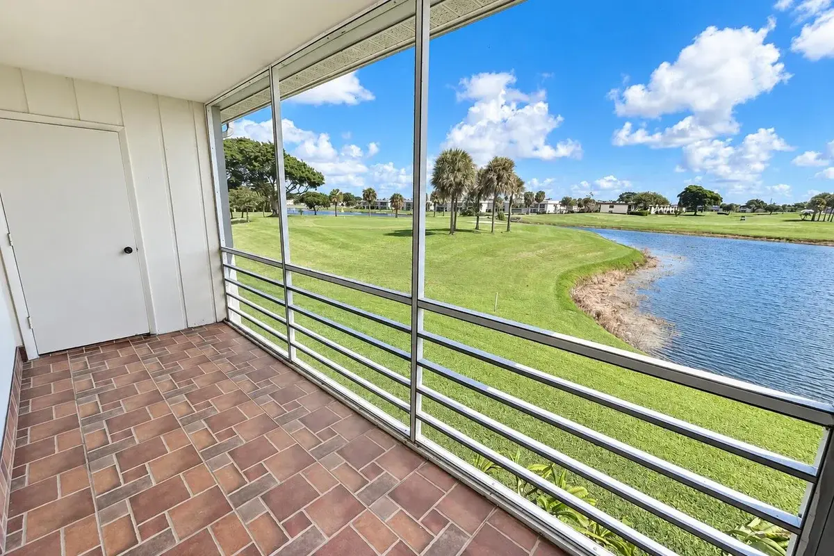 323 Flanders G Dr, Delray Beach: photo 1 of 40