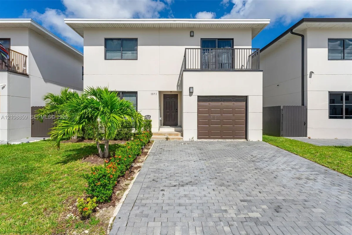 1371 NW 2nd Ter, Florida City: photo 1 of 28