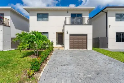 1371 NW 2nd Ter, Florida City: photo 1 of 28