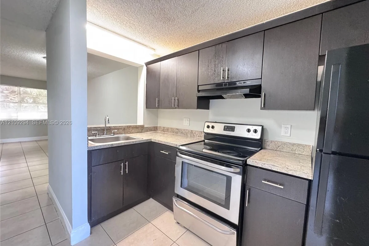 95 NE 41st St #O227, Oakland Park: photo 1 of 8