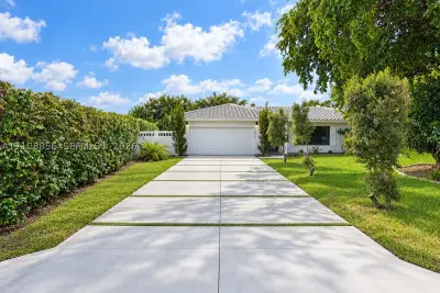 10360 NW 40th Pl, Coral Springs: photo 1 of 27