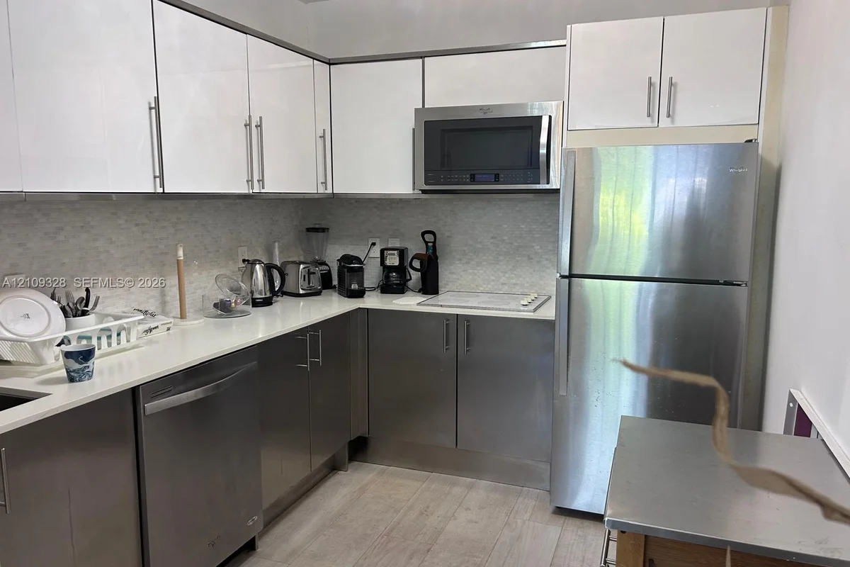 700 16th St #109, Miami Beach: photo 1 of 8