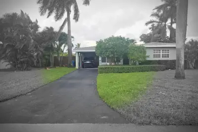 1421 NE 41st St, Oakland Park: photo 1 of 1