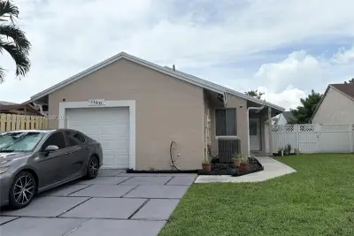 1160 SW 110th Ave, Pembroke Pines: photo 1 of 13