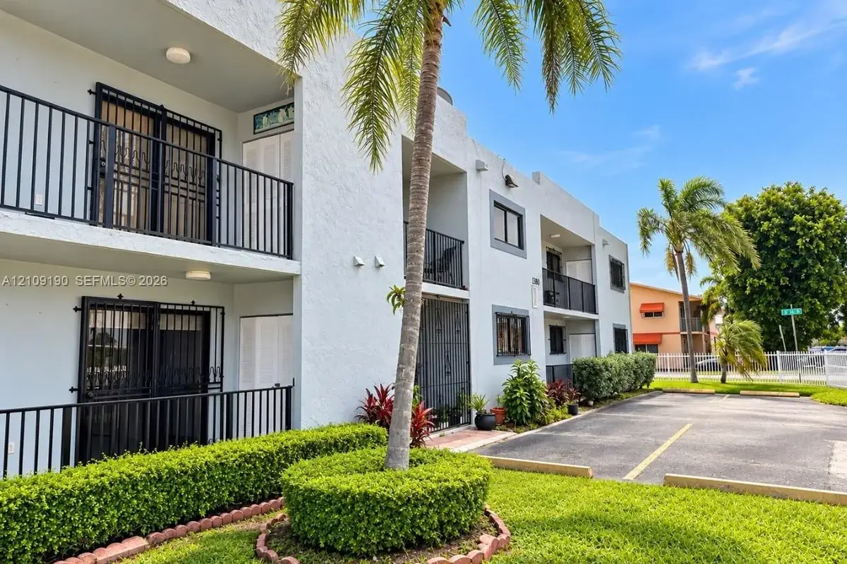 1380 W 41st St #201, Hialeah: photo 1 of 18