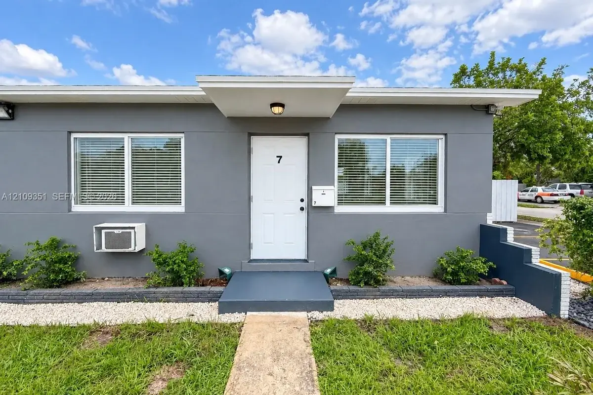 2215 Madison St #7, Hollywood: photo 1 of 10