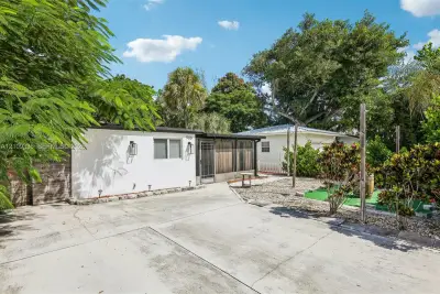 905 NE 5th St, Pompano Beach: photo 1 of 54