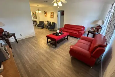 5800 NW 86th Ter, Tamarac: photo 1 of 11