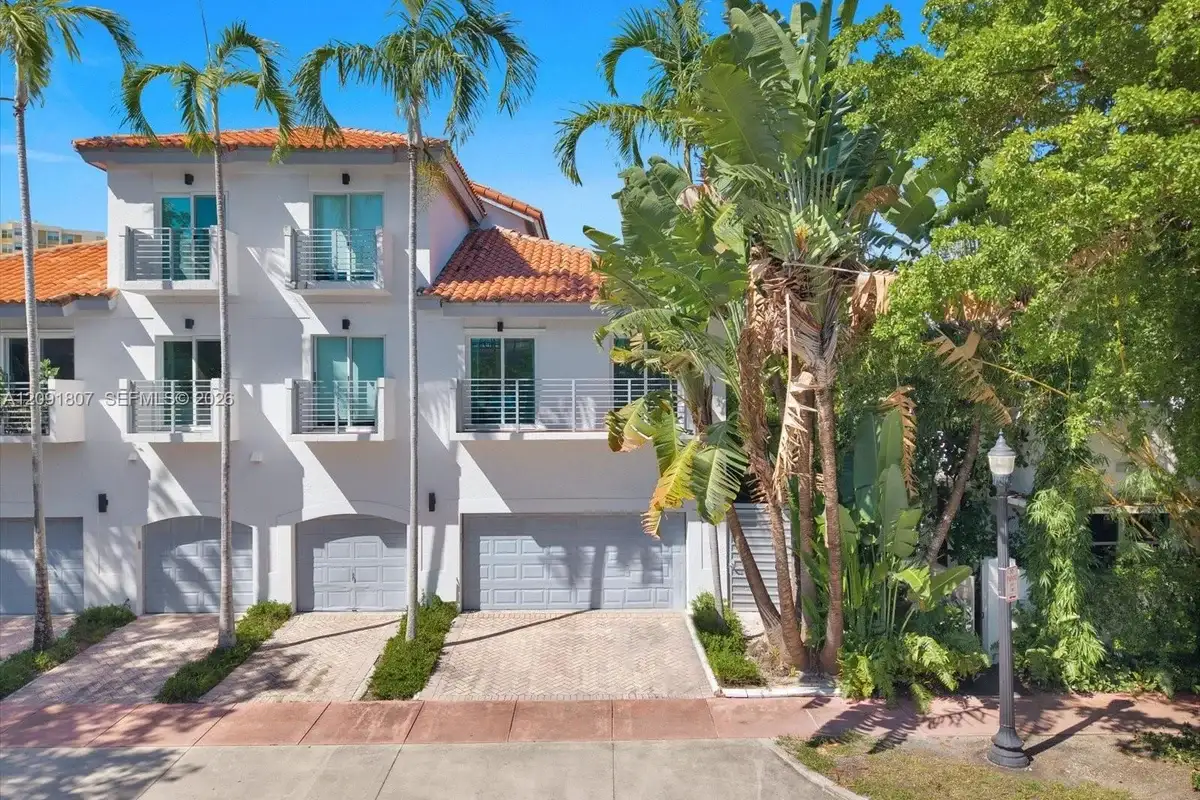 208 Jefferson Ave #101, Miami Beach: photo 1 of 44