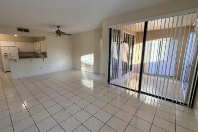 12060 NW 11th St, Pembroke Pines: photo 1 of 28