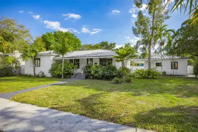 312 NE 90th St, El Portal: photo 1 of 33