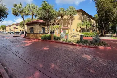 14911 SW 82 Te #2-204, Miami: photo 1 of 13