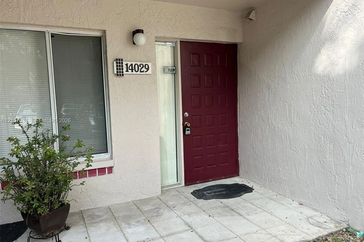 14029 SW 91st Ter, Miami: photo 1 of 34