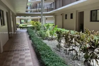 Condo in Miami: photo 1 of 13
