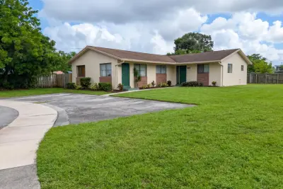 6110 SW 44th St, Davie: photo 1 of 7
