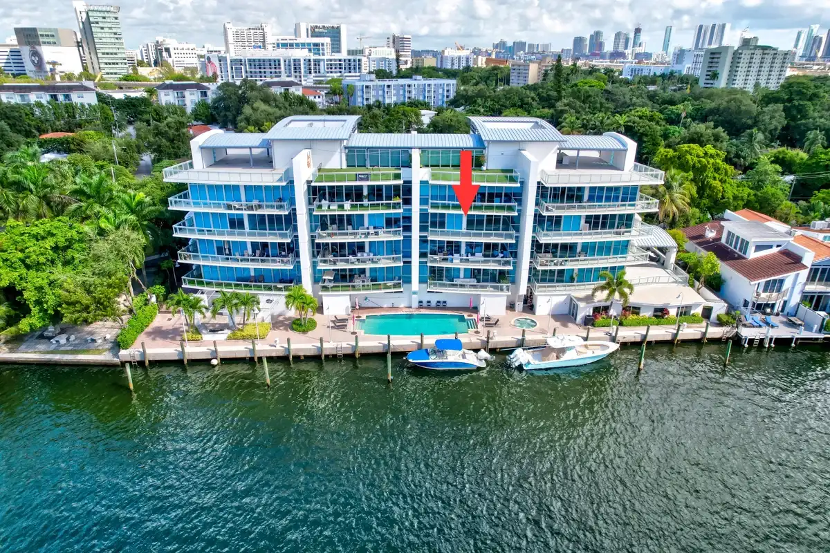 1090 NW North River Dr #402, Miami: photo 1 of 36
