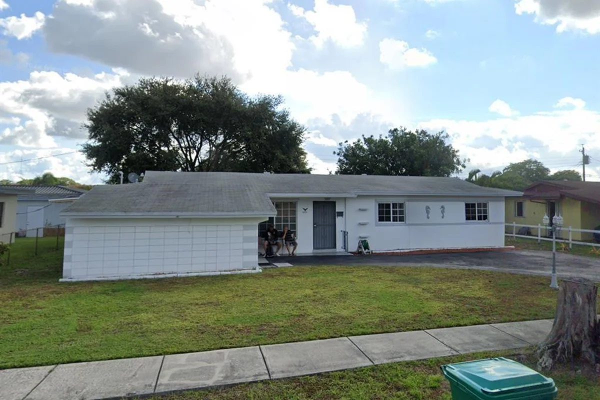 18811 NW 29th Ct, Miami Gardens: photo 1 of 25