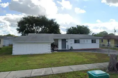 18811 NW 29th Ct, Miami Gardens: photo 1 of 25