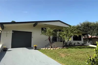 10751 SW 48th St, Davie: photo 1 of 26
