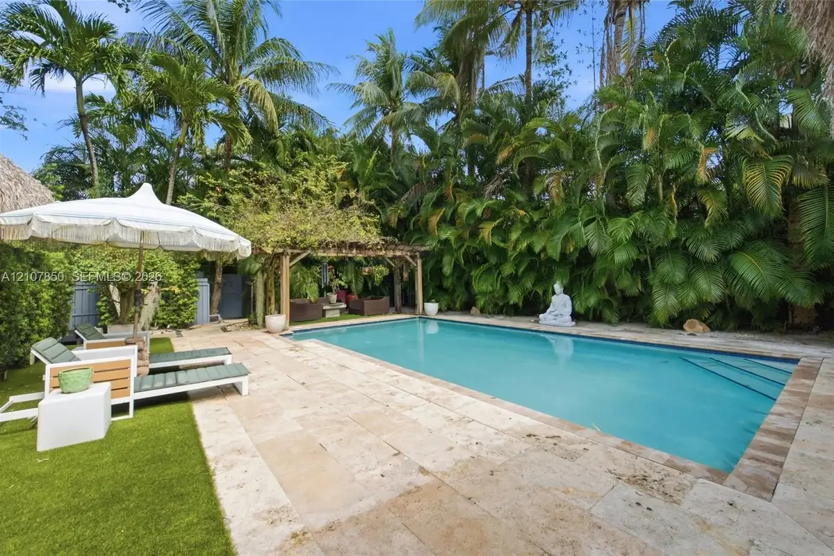 990 NE 72nd Ter, Miami: photo 1 of 39