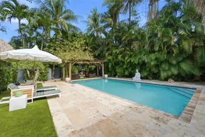 990 NE 72nd Ter, Miami: photo 1 of 39