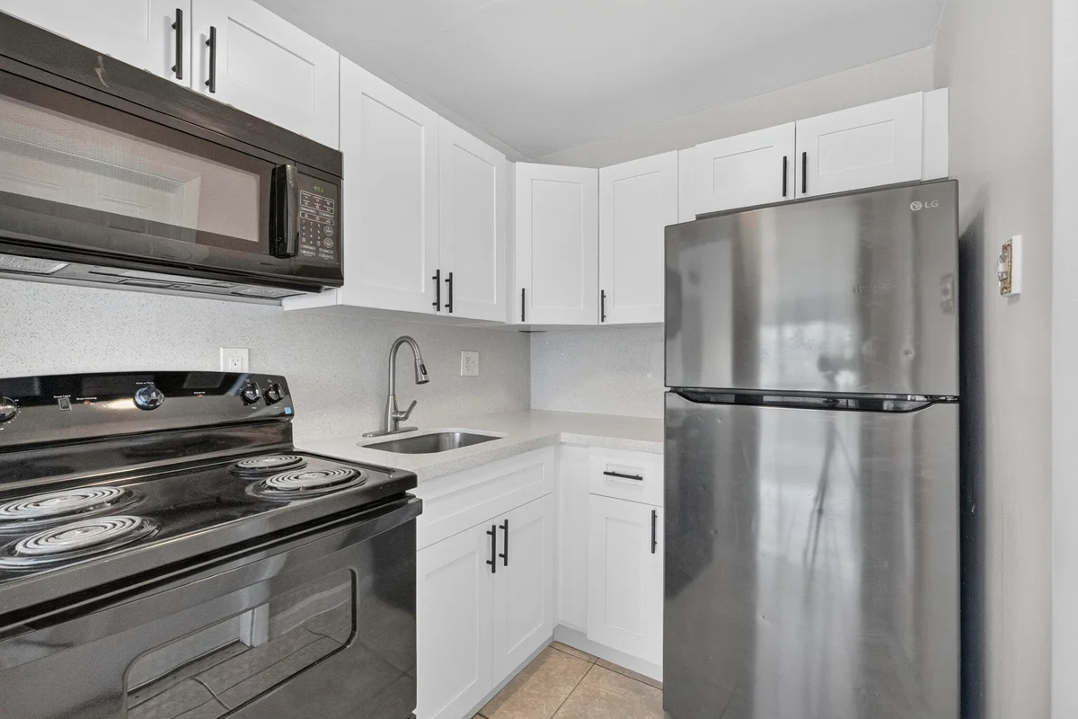 151 SE 6th Ave #16, Pompano Beach: photo 1 of 12