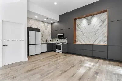361 Jefferson Ave #1, Miami Beach: photo 1 of 30