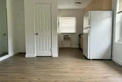 2037 Madison St #8, Hollywood: photo 1 of 6