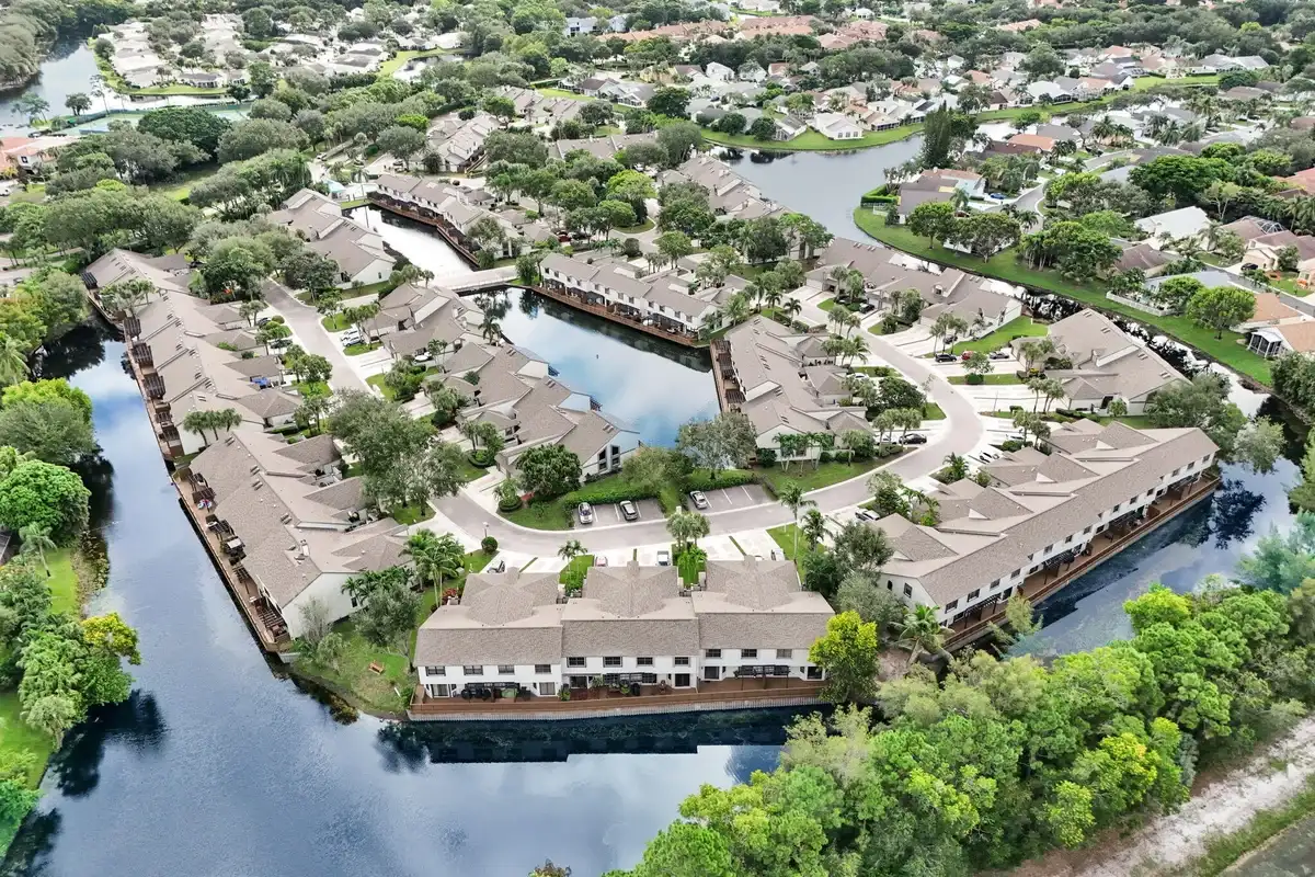 1703 Landings Blvd, West Palm Beach: photo 1 of 62