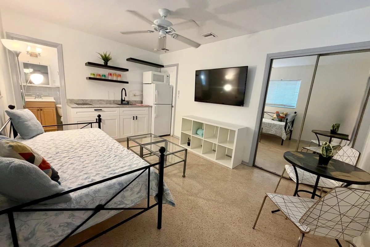 1644 NW 9th Ave, Fort Lauderdale: photo 1 of 14