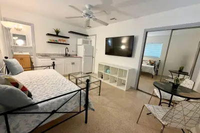 1644 NW 9th Ave, Fort Lauderdale: photo 1 of 14