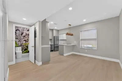 694 NE 76th St #1, Miami: photo 1 of 21