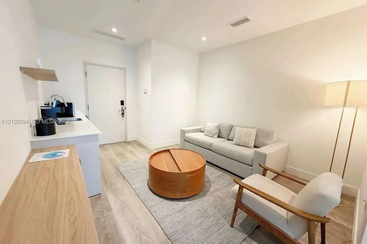 229 SW 9th St #303, Miami: photo 1 of 12