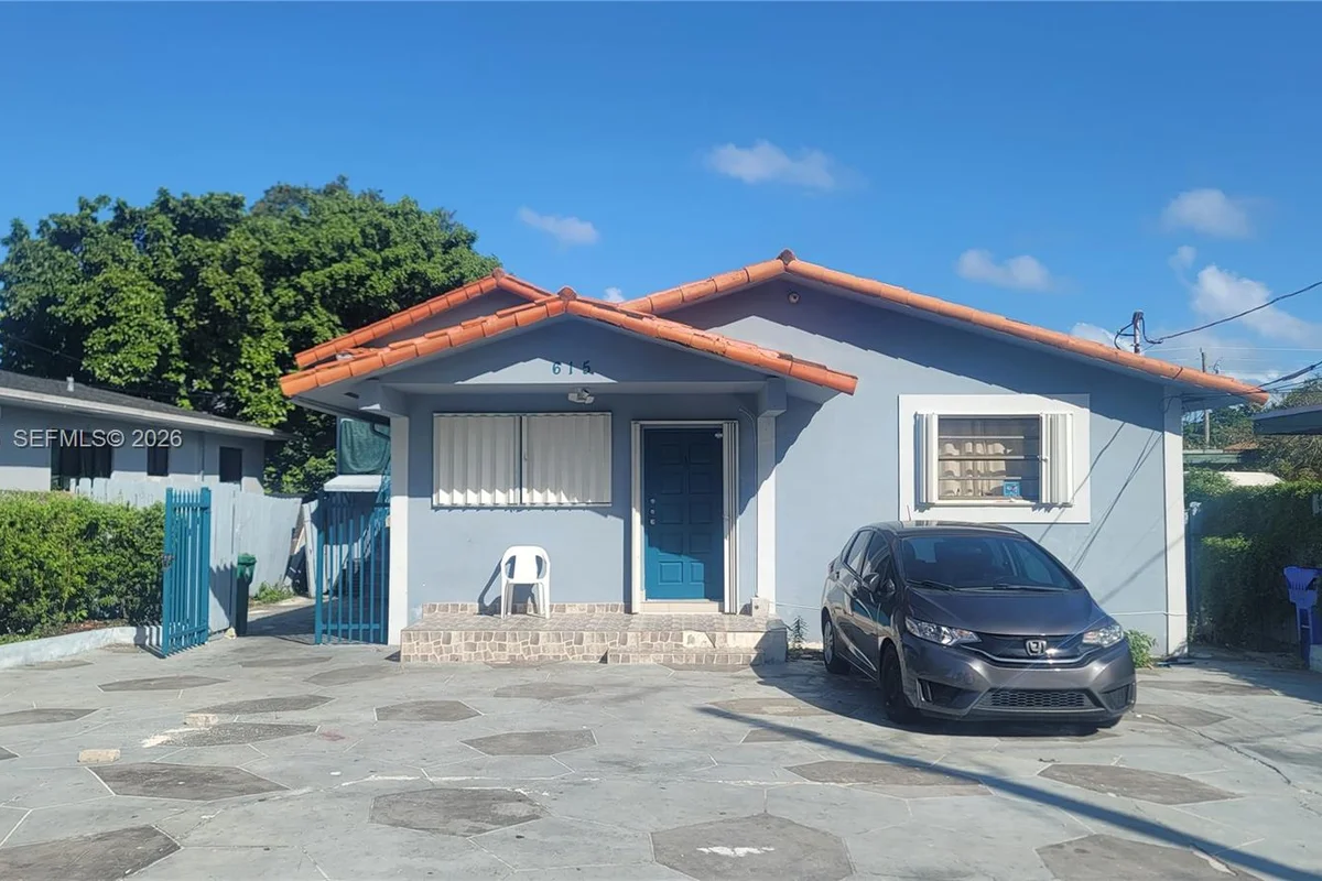 615 NW 25th Ct #B, Miami: photo 1 of 29