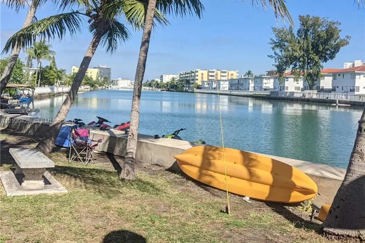 7743 Hawthorne Ave #1, Miami Beach: photo 1 of 17
