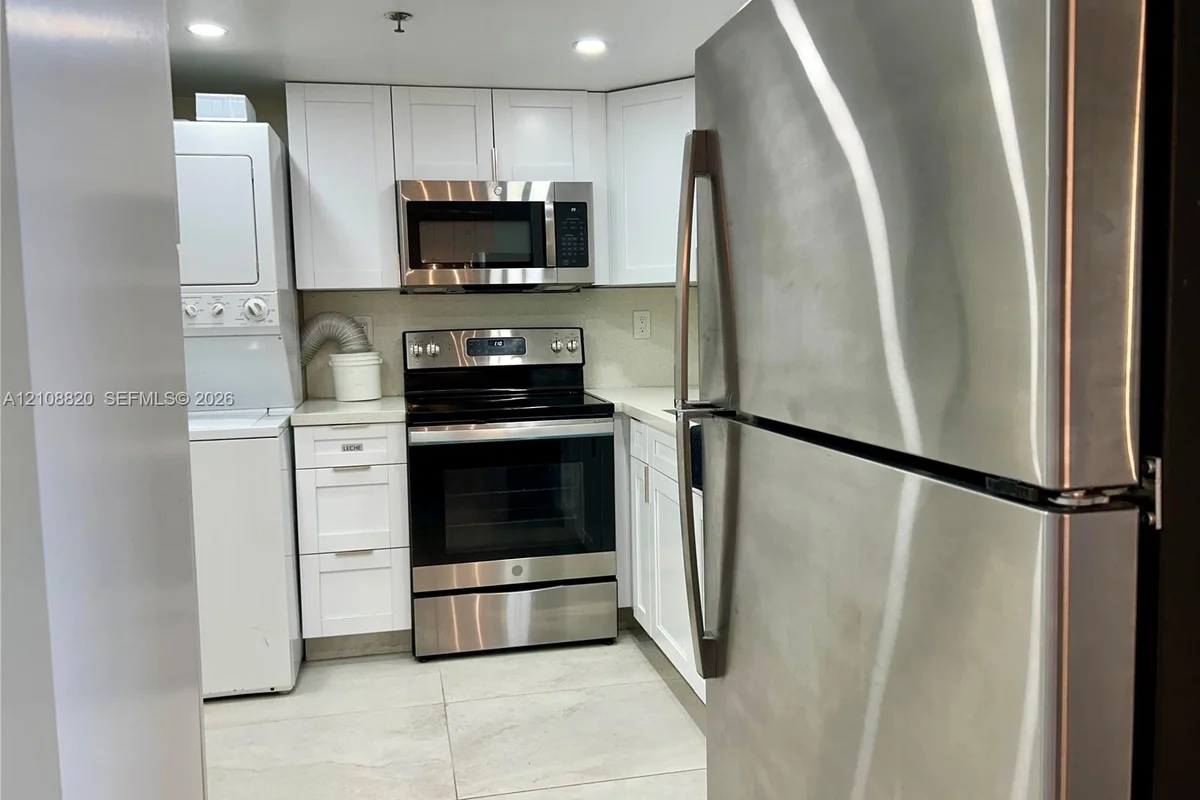 210 174th St #804, Sunny Isles Beach: photo 1 of 21