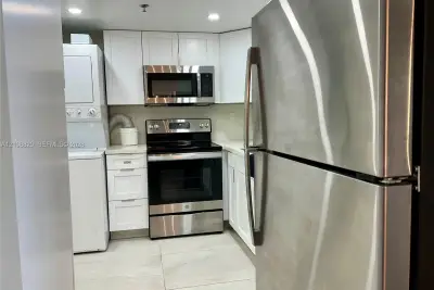 210 174th St #804, Sunny Isles Beach: photo 1 of 21