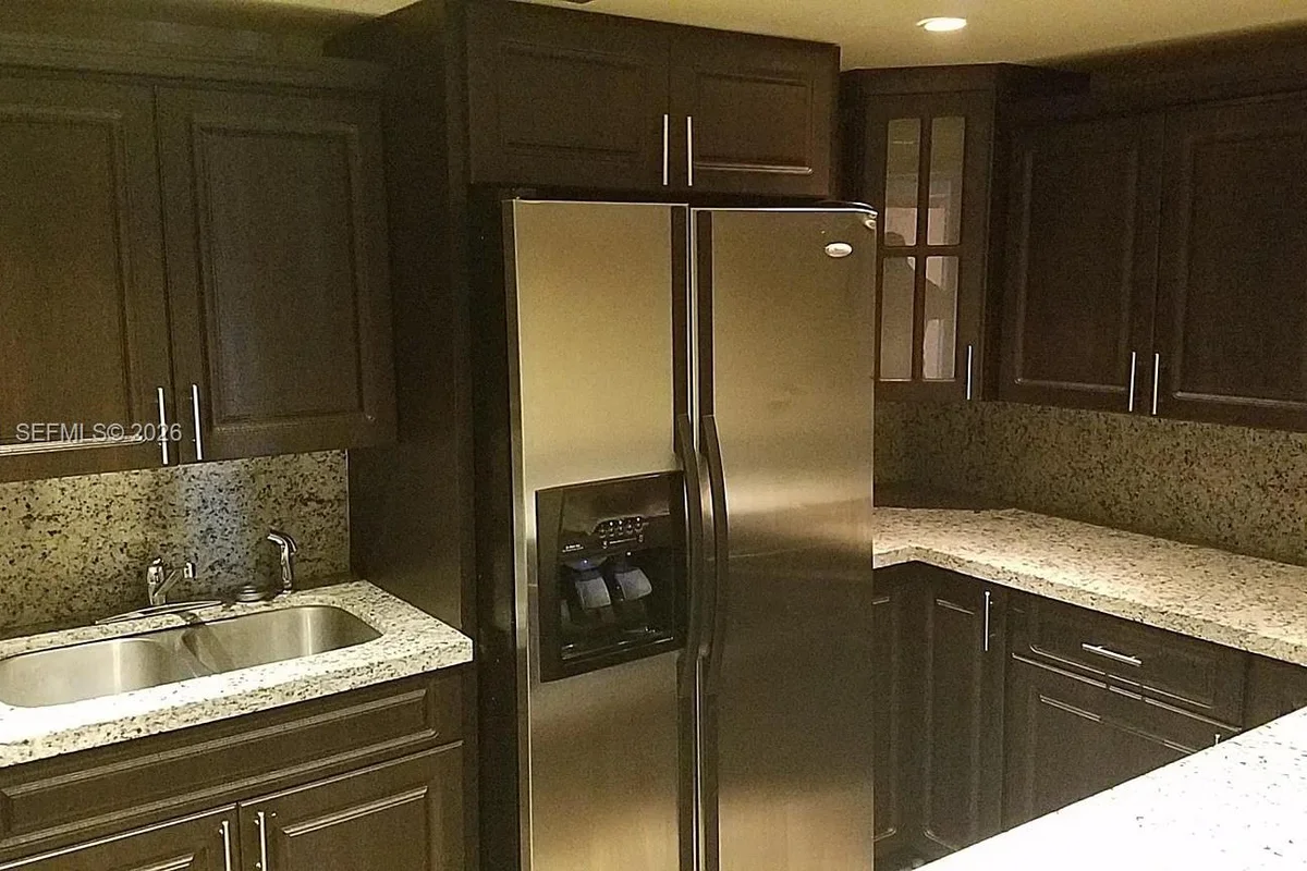 Condo in Miami: photo 1 of 19