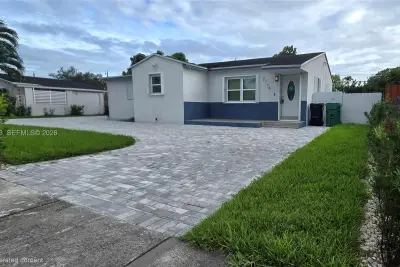 7176 SW 12th St, Miami: photo 1 of 32
