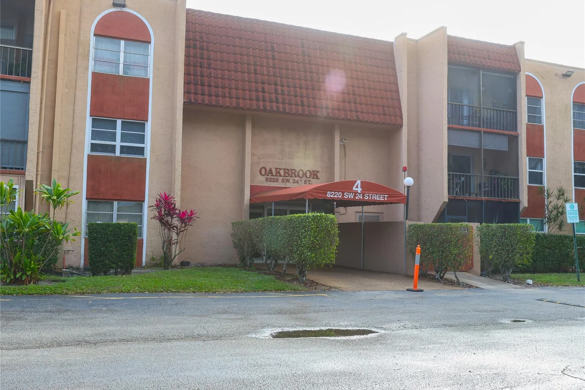8220 SW 24th St #4114, North Lauderdale: photo 1 of 21