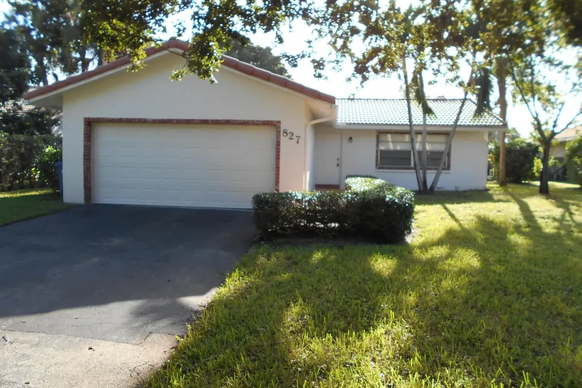 827 NW 87th Ave, Coral Springs: photo 1 of 25