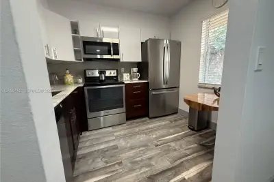 2811 Somerset Dr #200, Lauderdale Lakes: photo 1 of 16