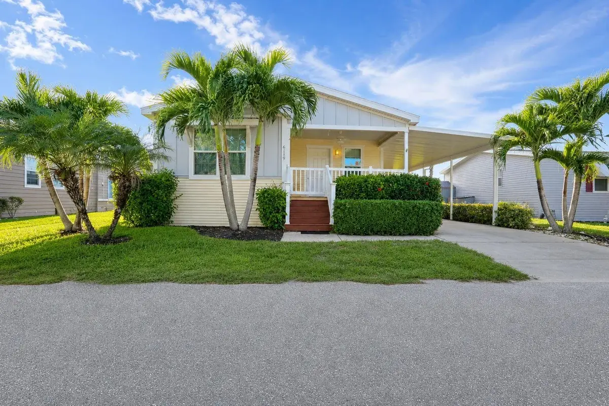 6119 N Ficus Ln, Atlantis: photo 1 of 28